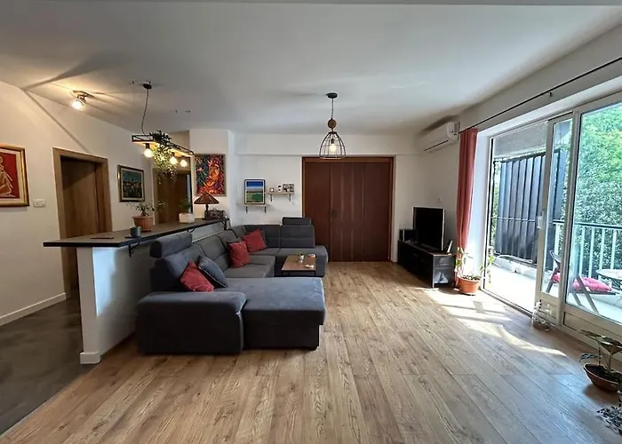 Beautiful Waterfront Apartment