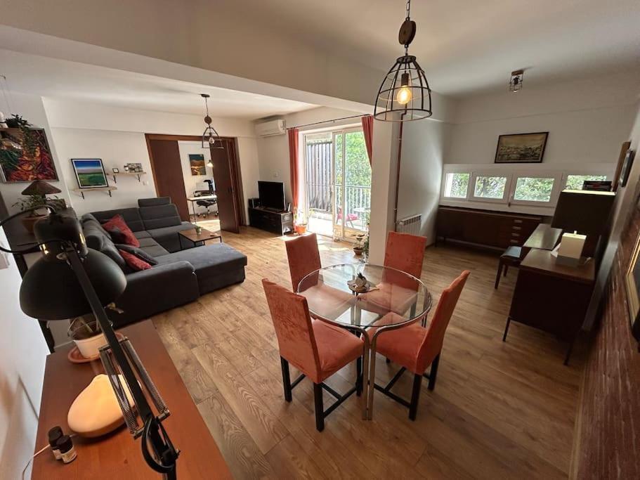 Beautiful Waterfront Apartment